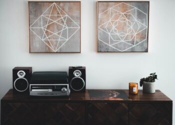 Embracing Simplicity: The Art of Minimalist Living in 2024